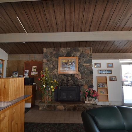 Dude & Roundup Motel West Yellowstone Exterior photo