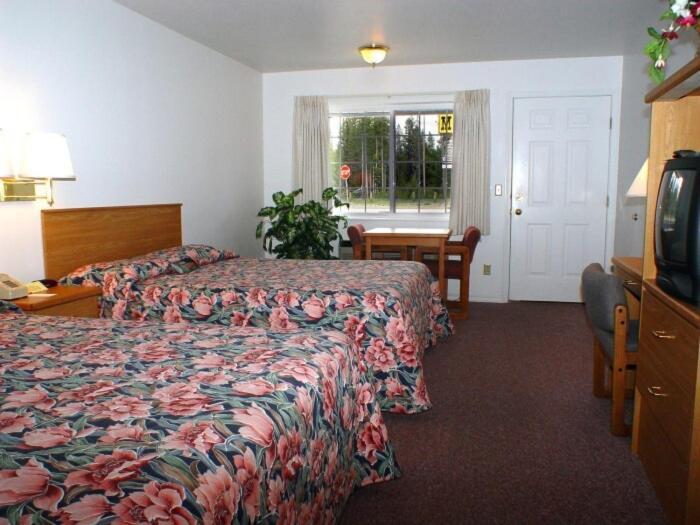Dude & Roundup Motel West Yellowstone Room photo
