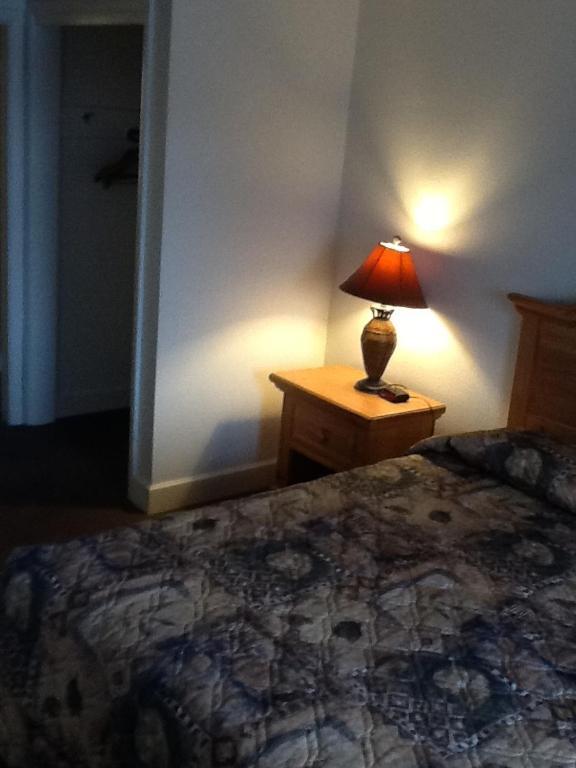 Dude & Roundup Motel West Yellowstone Exterior photo